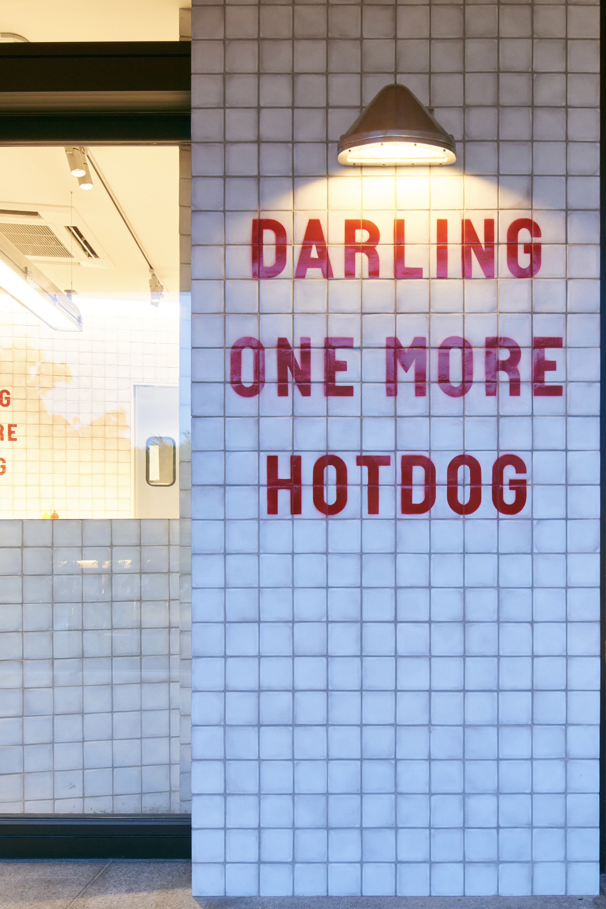 大阪府・Chuo区・DARLING ONE MORE HOTDOG ジョーテラスオオサカ